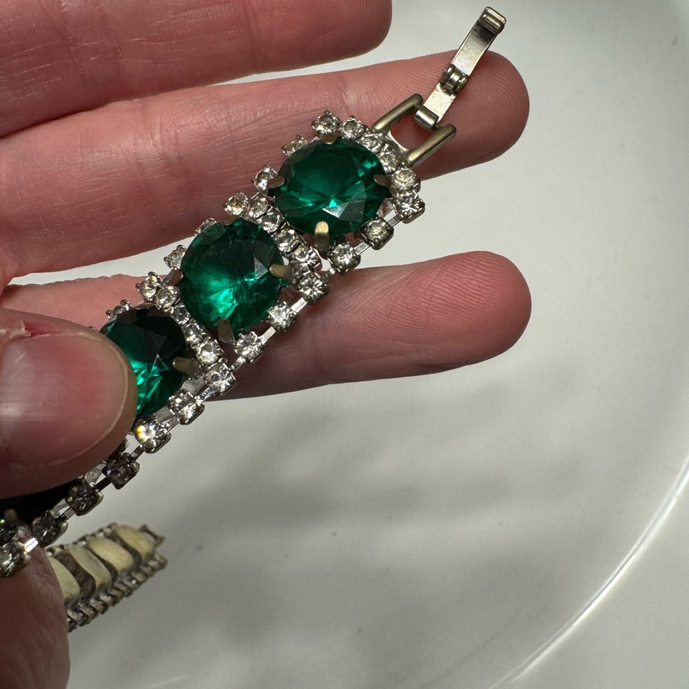 Vintage Costume Jewelry Bracelet with Green and Clear Rhinestones - Picture 4 of 5
